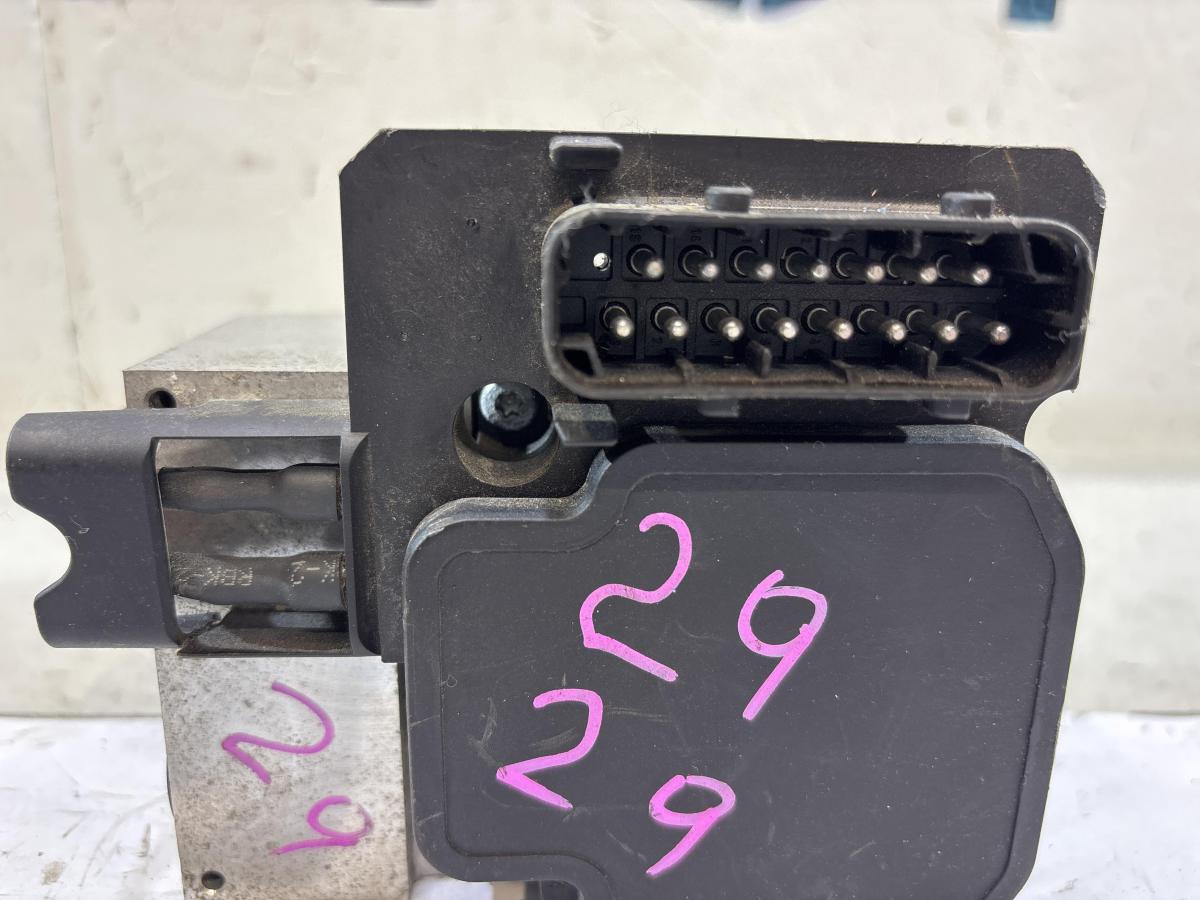 Блок ABS (насос) 8E0614111AS Audi A4 B6