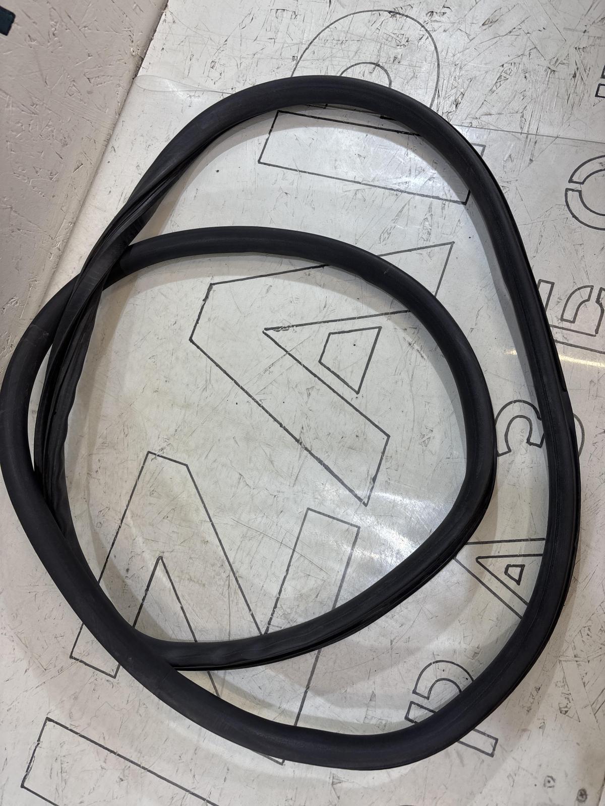 Уплотнитель двери задней правой 4F5833721 