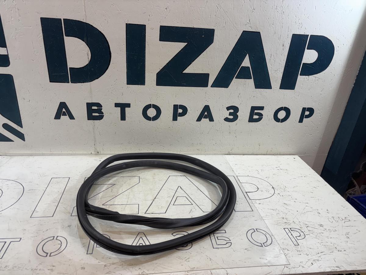 Уплотнитель двери задней правой 4F5833721 