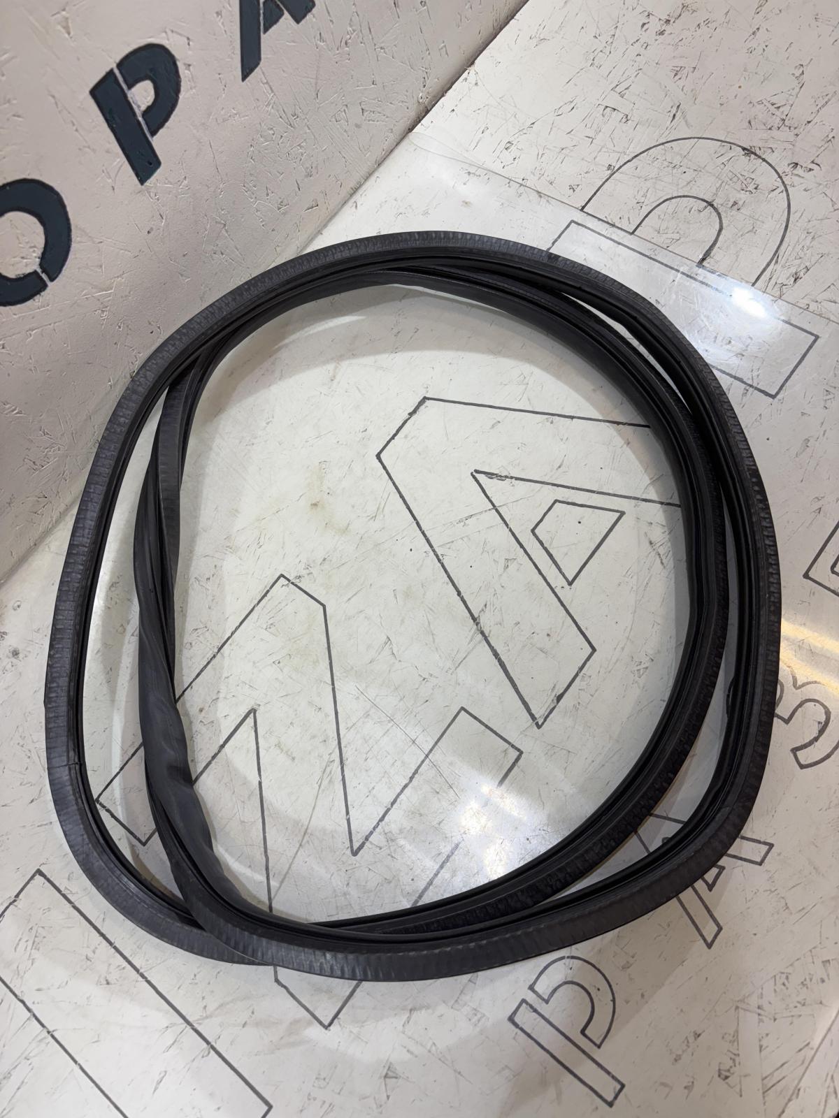 Уплотнитель двери задней правой 4F5833721 