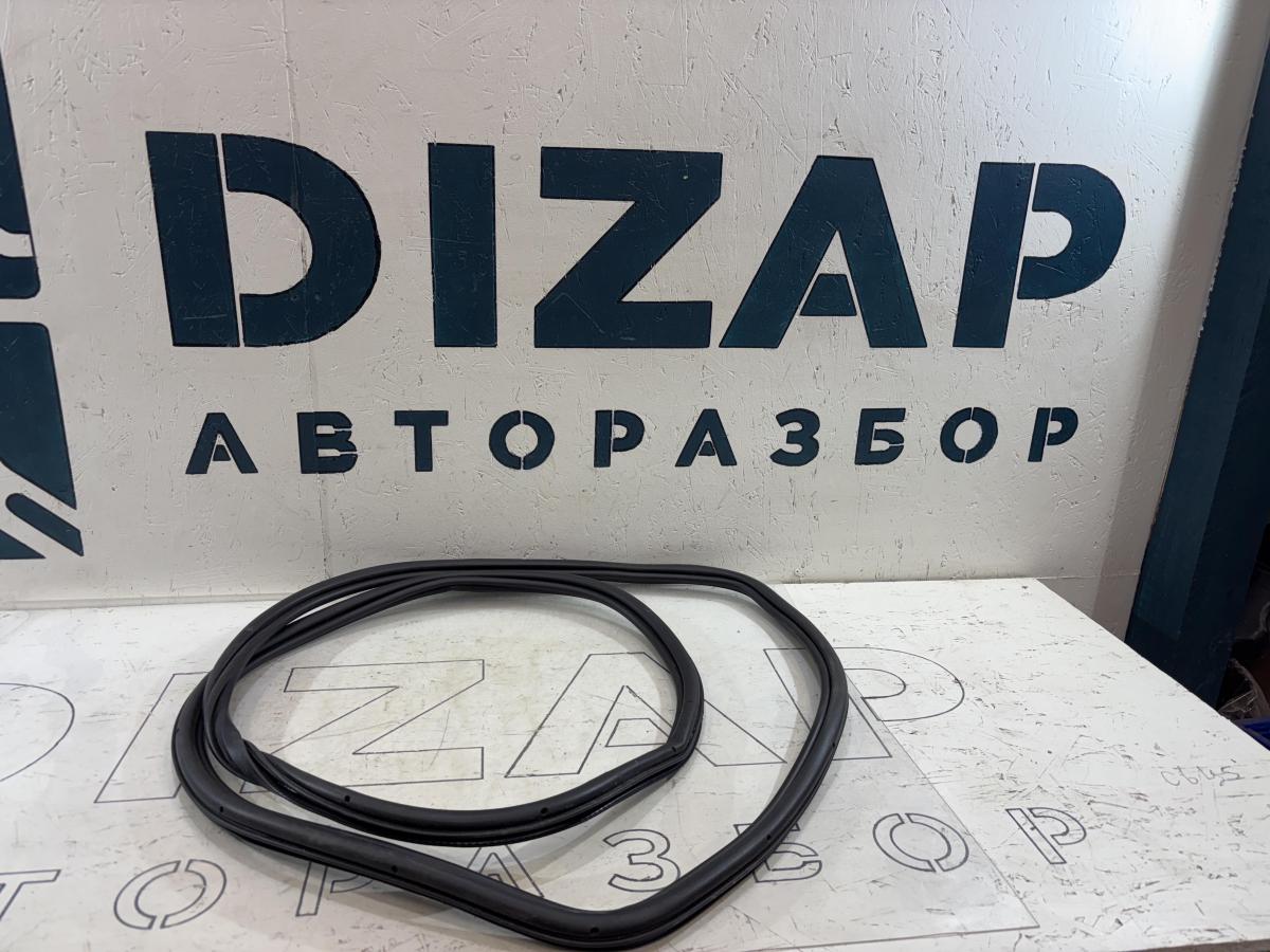 Уплотнитель задней двери 4L0833721 Audi Q7