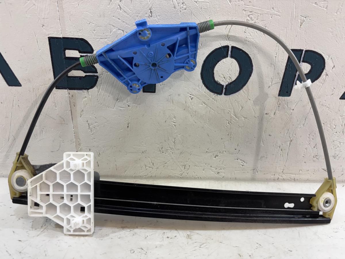 Стеклоподъемник электр. задний левый 8E0839461C Audi A4 B6