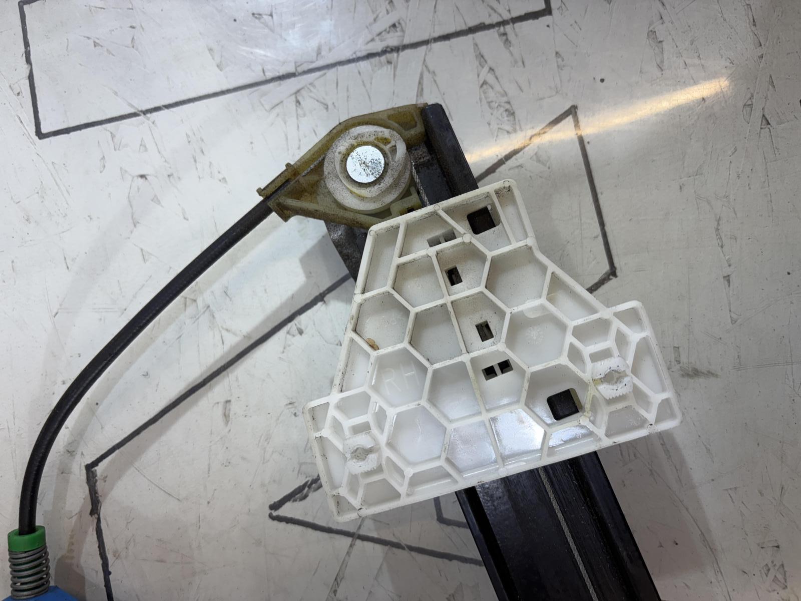 Стеклоподъемник электрический задний правый 8E0839462C Audi A4 B6