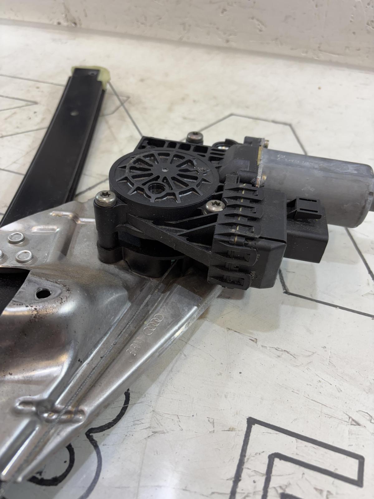 Трапеция стеклоподъёмника задняя левая 4B0839397B 