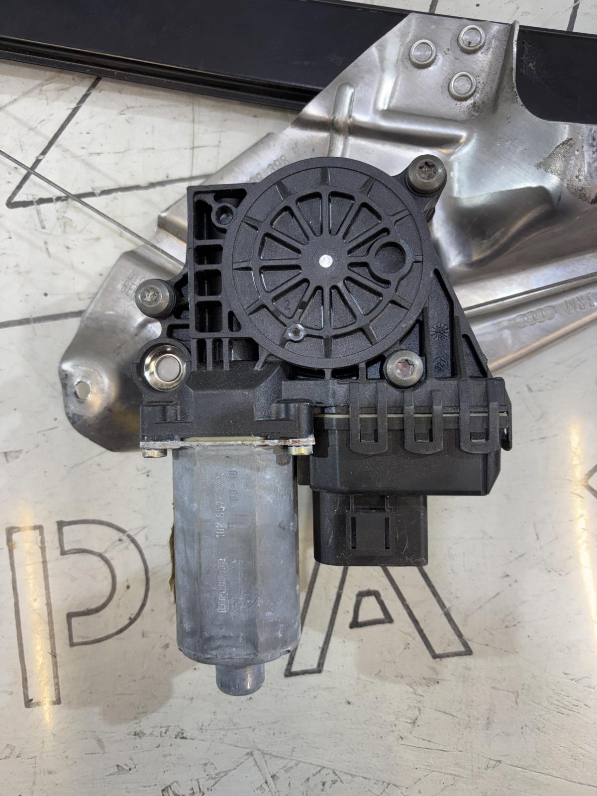 Стеклоподъемник двери задней правой 4B0839398B Audi A6 C5 / A6 C5 Allroad