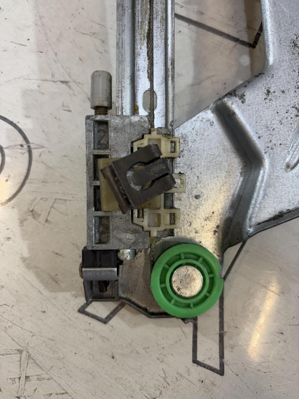 Трапеция стеклоподъёмника задняя левая 4A0839398 