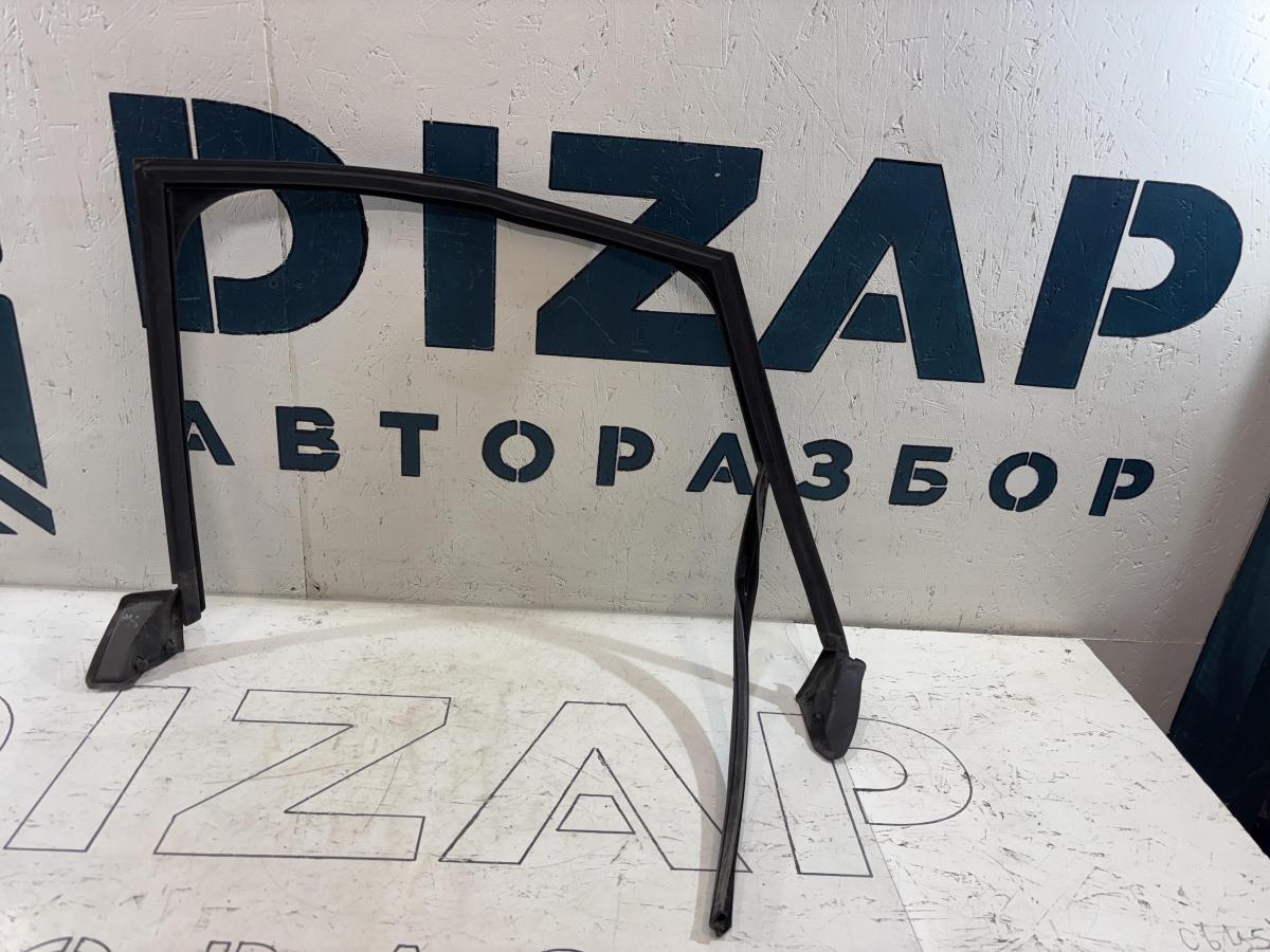 Направляющая стекла задняя левая 8E9839439AL Audi A4 B6 avant