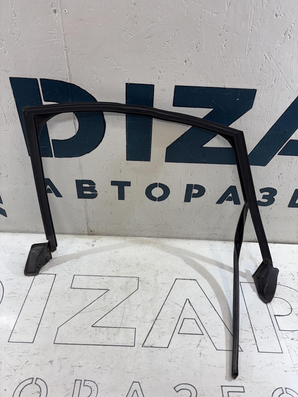 Направляющая стекла задняя левая 8E9839439AL Audi A4 B6 avant