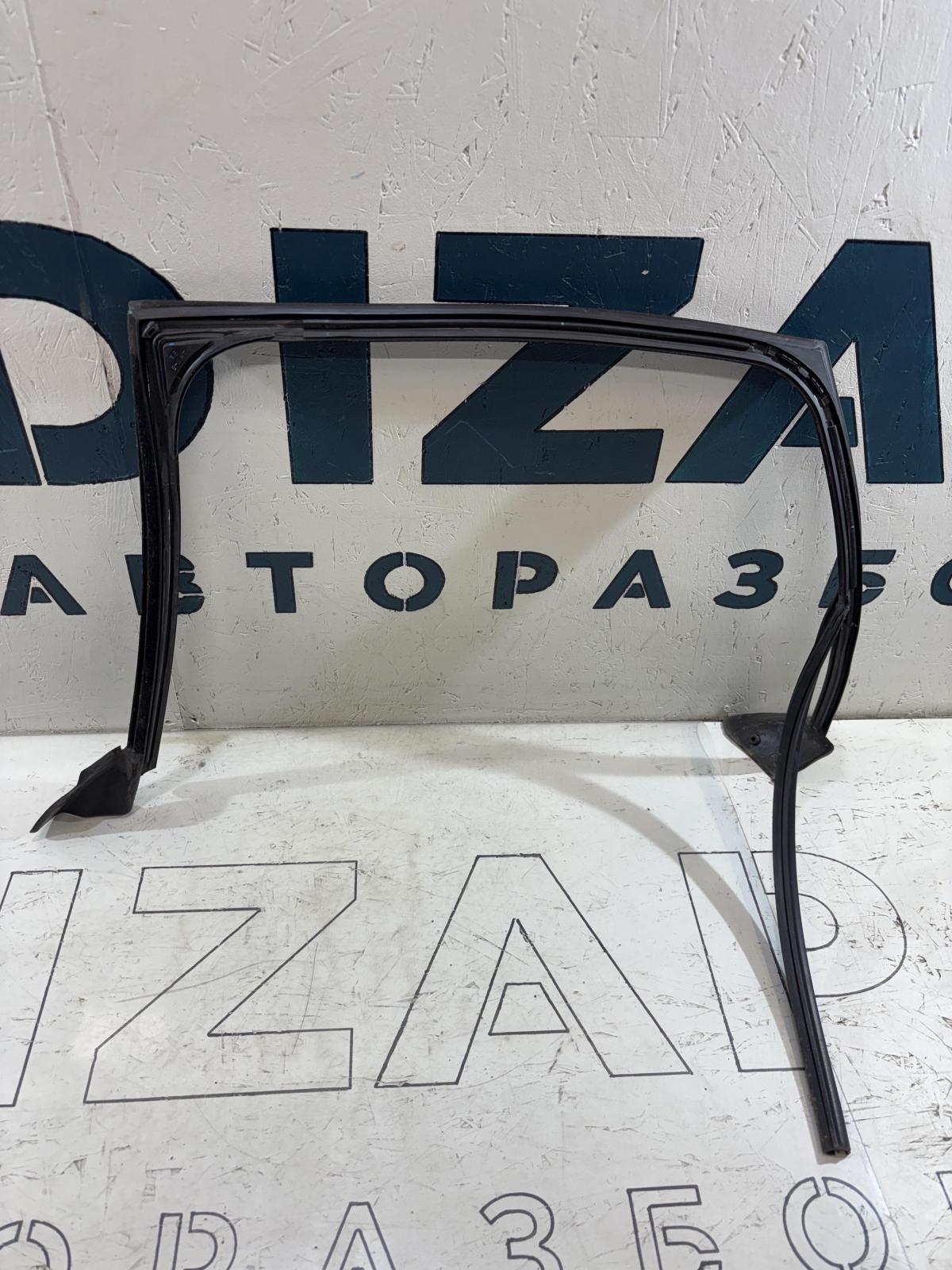 Направляющая стекла задняя правая 8E9839440AL Audi A4 B6 avant