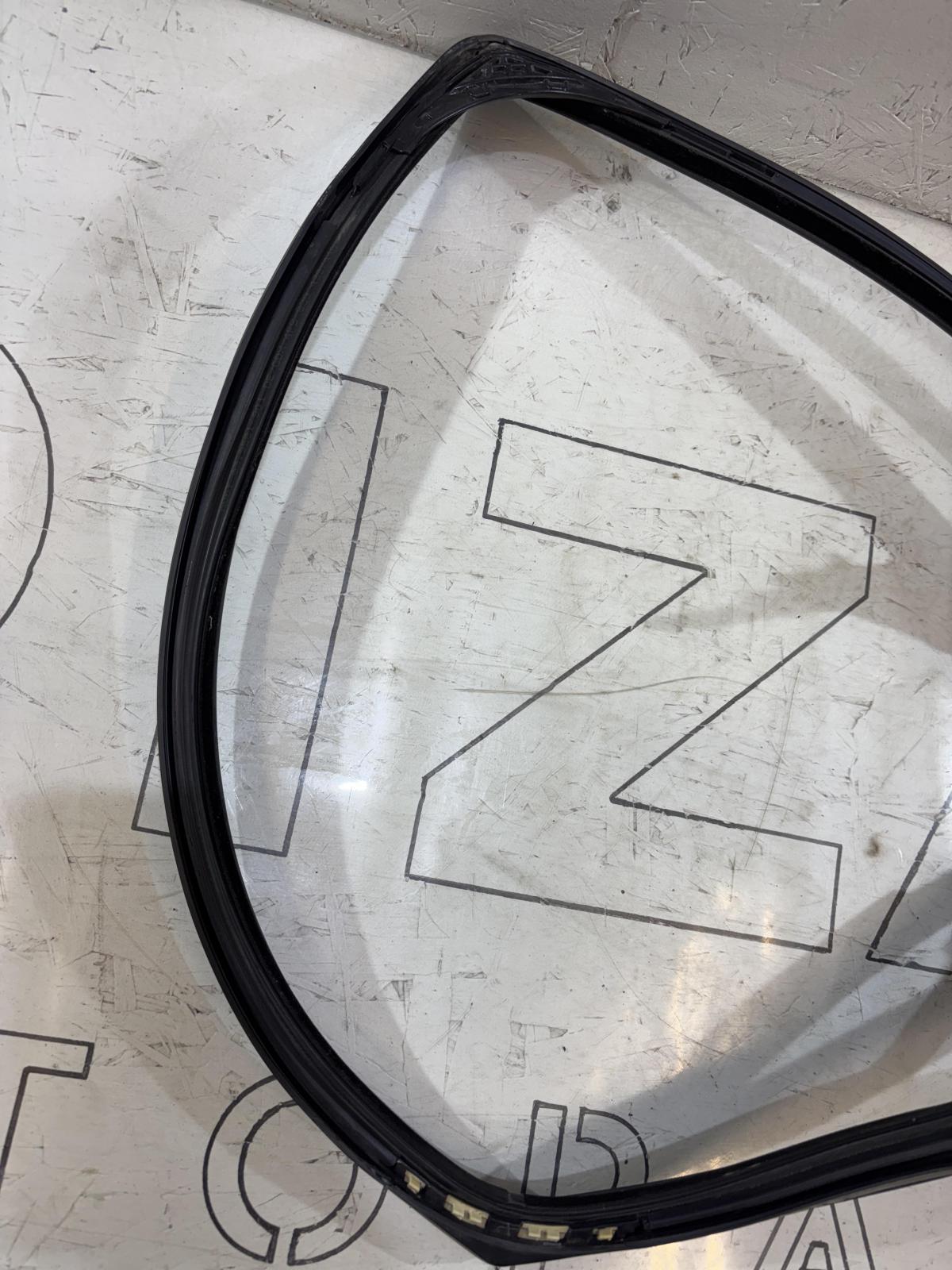 Направляющая стекла задняя левая седан 4F5839439 