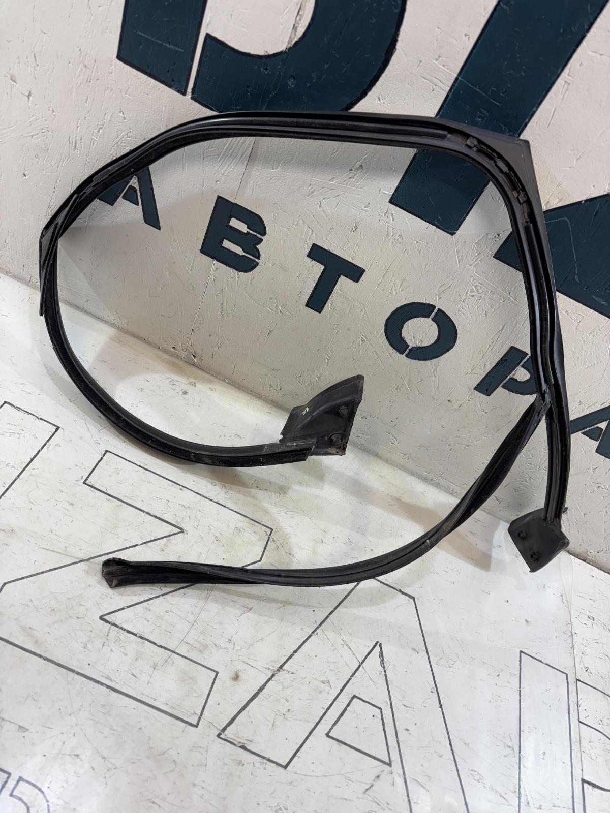 Направляющая стекла задняя правая Avant 8E9839439AL Audi A4 B6 avant