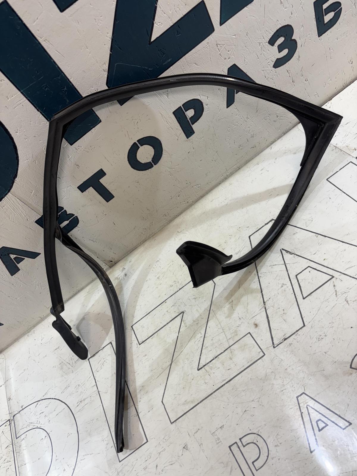 Направляющая стекла задняя правая Avant 8E9839439AL Audi A4 B6 avant