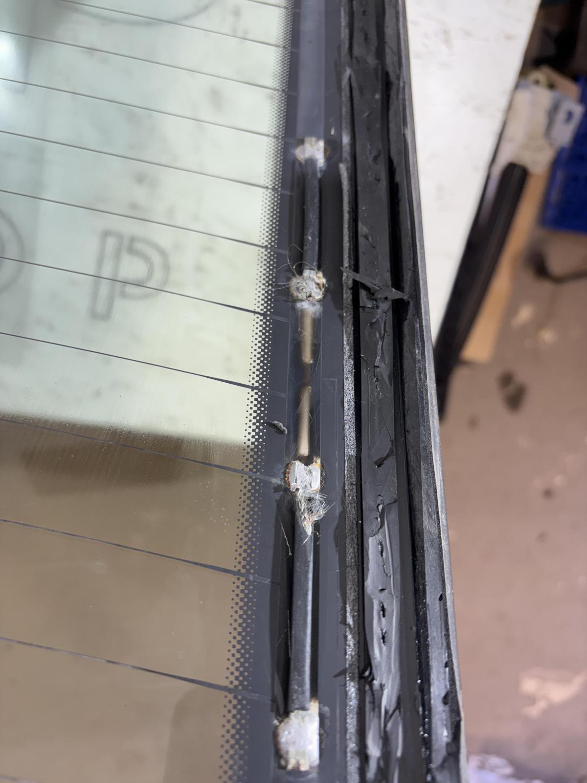 Стекло заднее 4F5845501