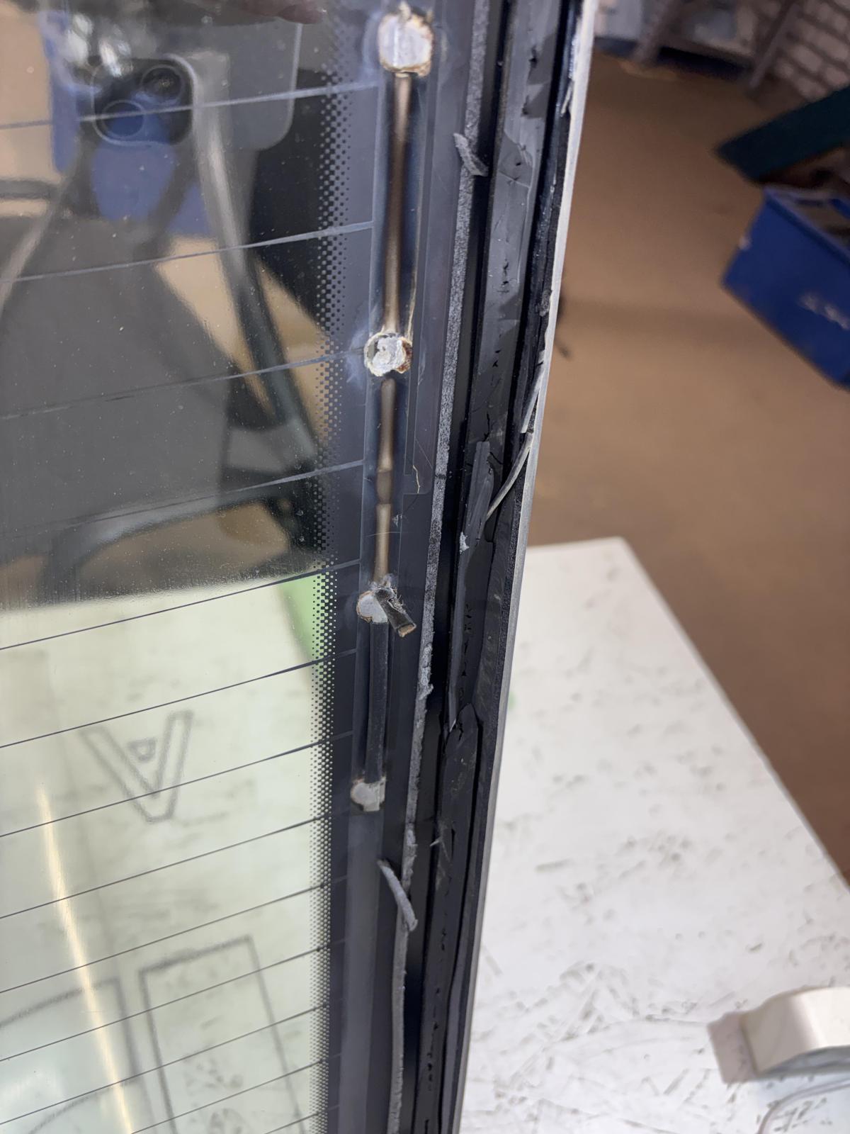 Стекло заднее 4F5845501