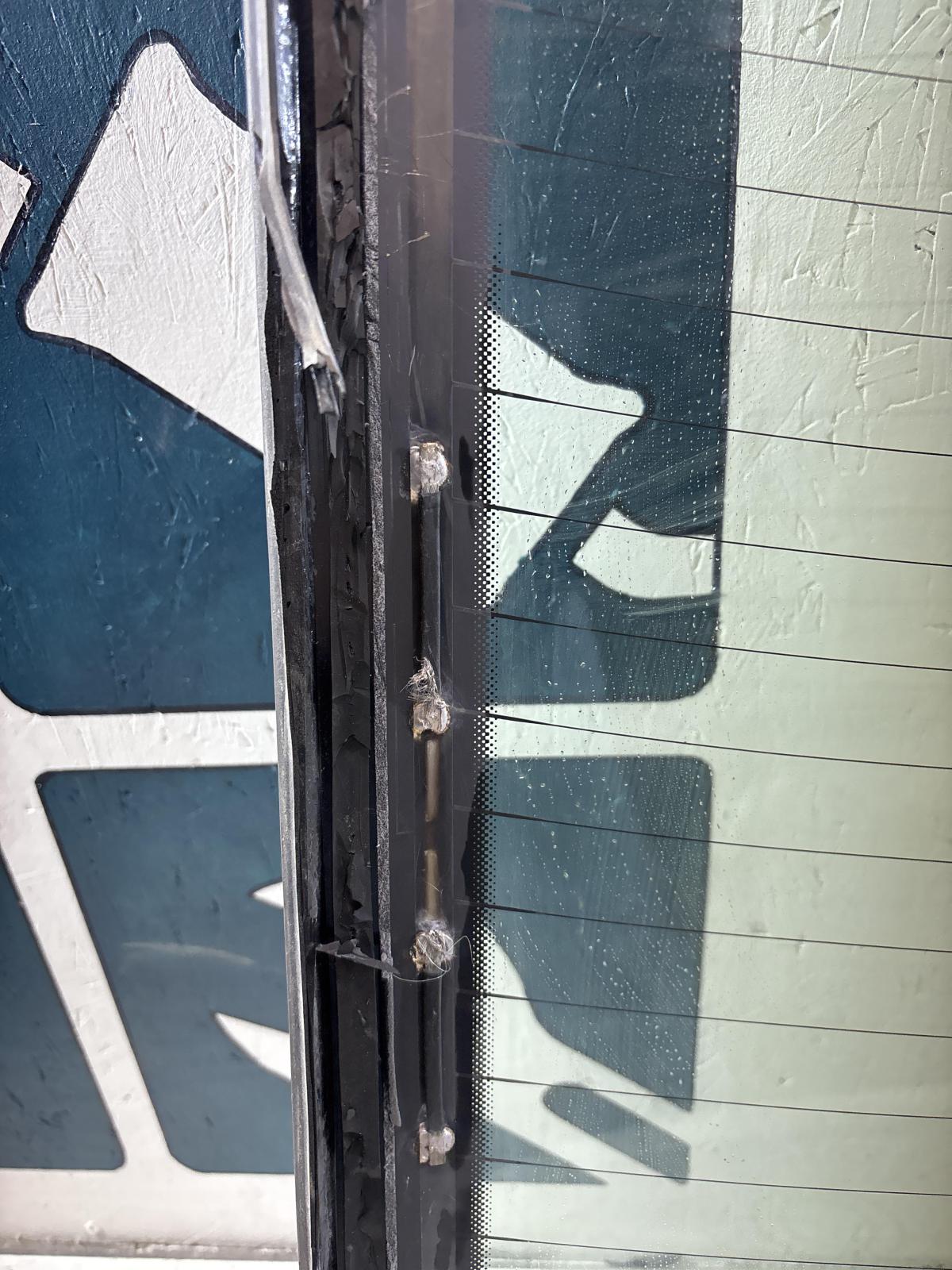 Стекло заднее 4F5845501