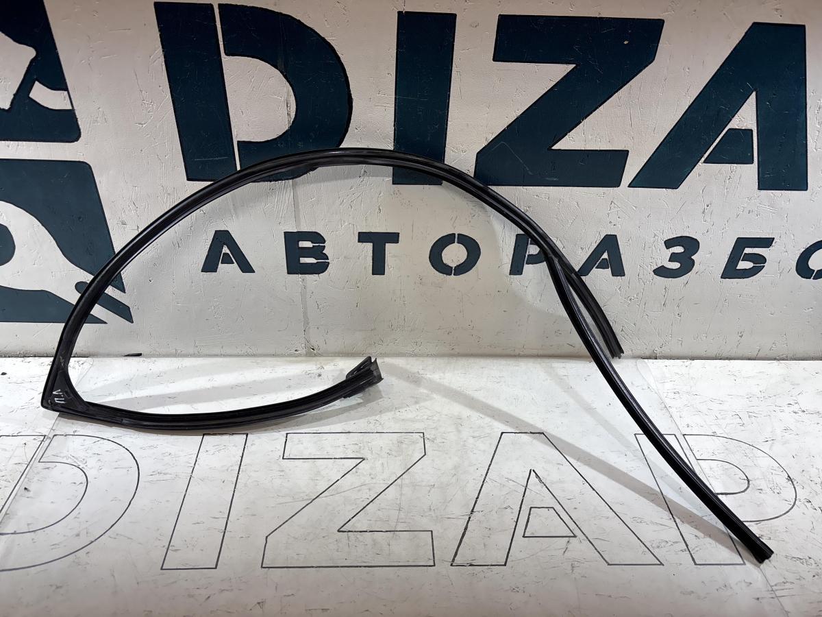 Направляющая стекла передняя левая 4B0837440AA Audi A6 C5 / A6 C5 Allroad