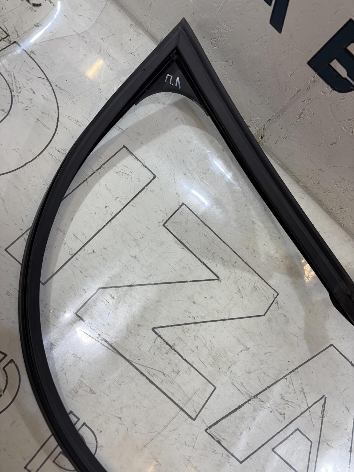 Уплотнитель стекла двери передней левой 4F0837439