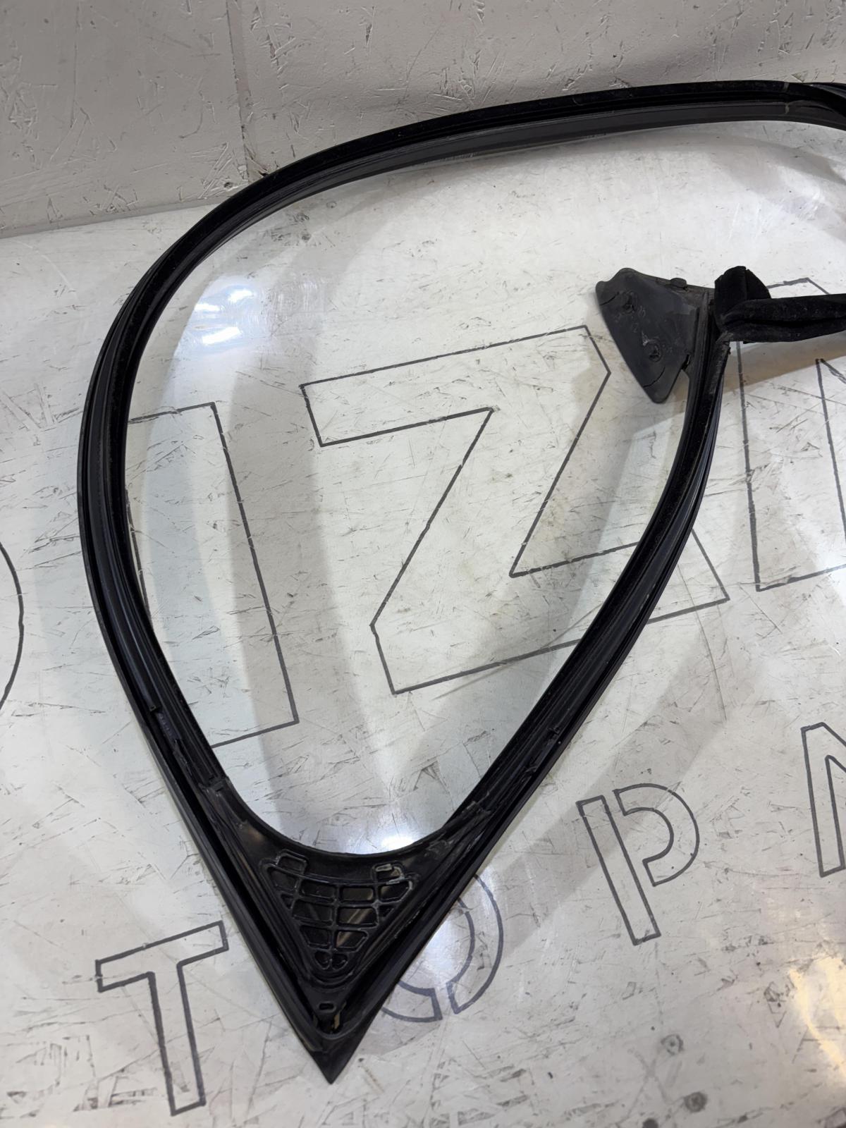 Уплотнитель стекла двери передней левой 4F0837439