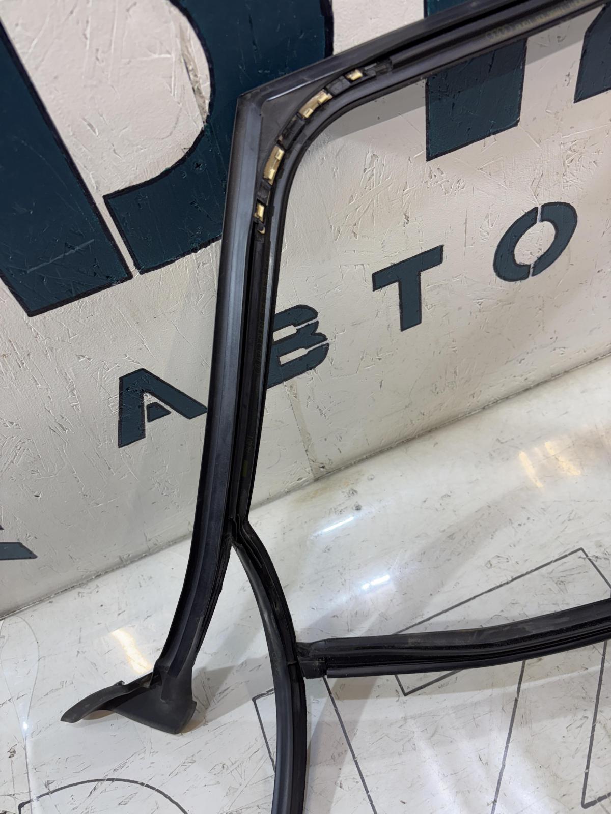 Направляющая стекла левая задняя 4F9839439 