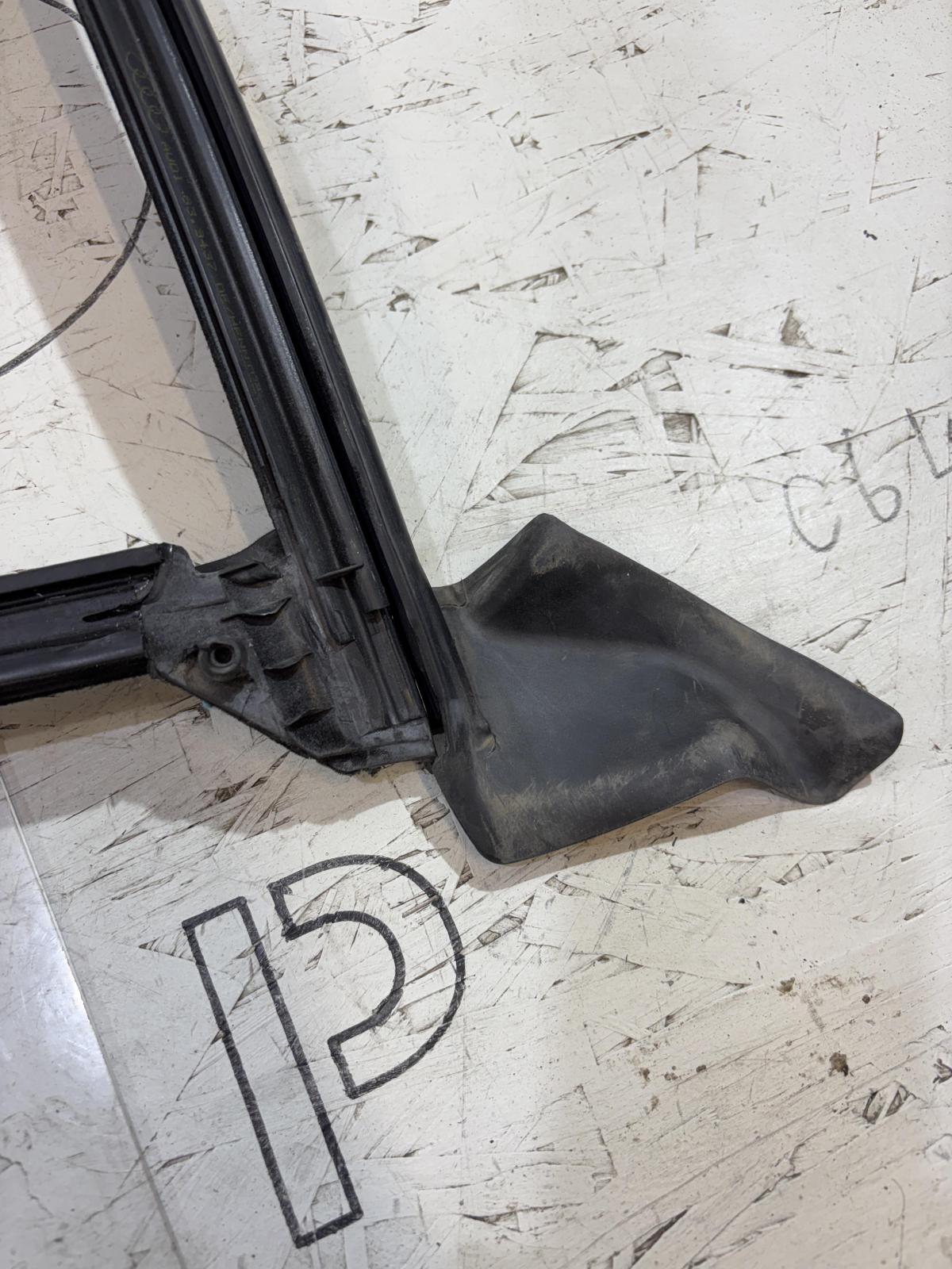 Направляющая стекла левая задняя 4F9839439 