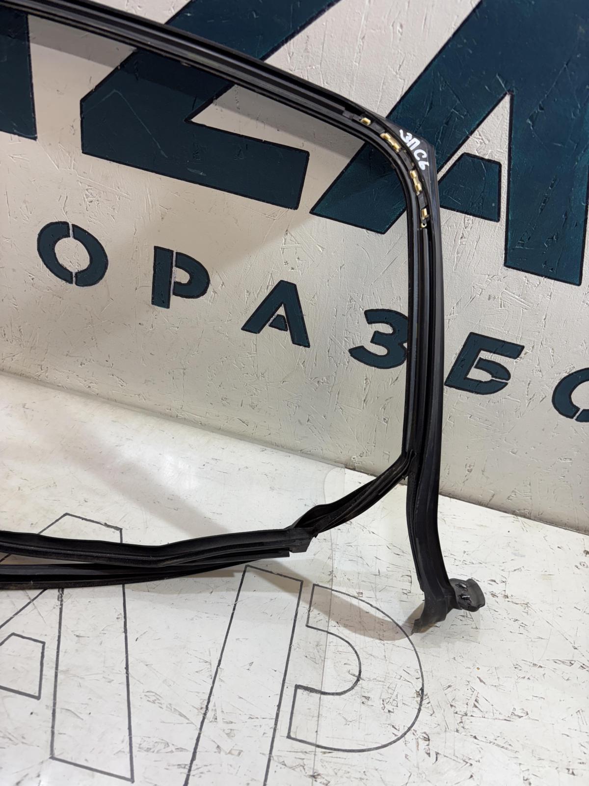 Направляющая стекла задняя правая 4F9839440 