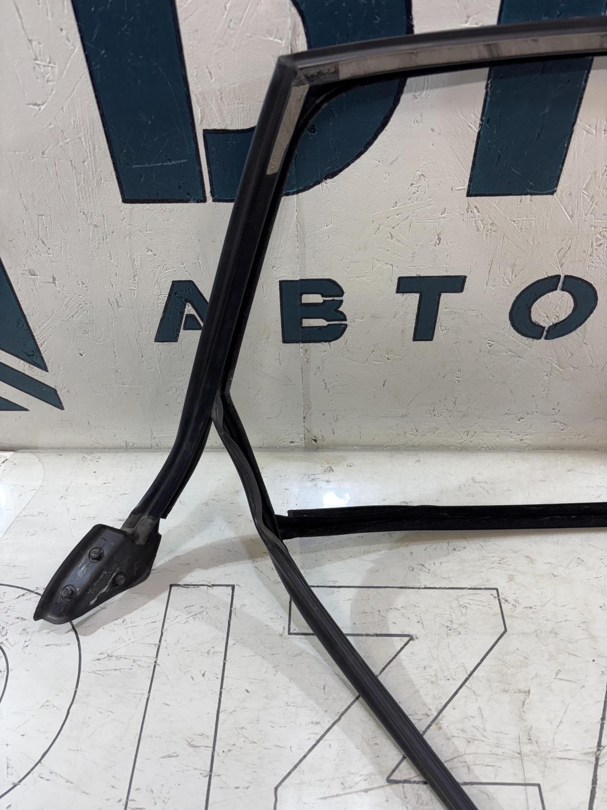 Направляющая стекла задняя правая 4F9839440 