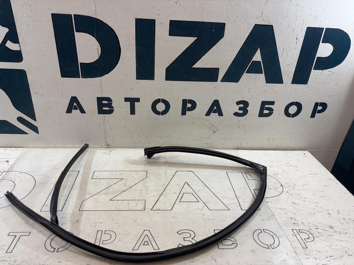 Направляющая стекла передняя правая 4B0837440AA Audi A6 C5 / A6 C5 Allroad