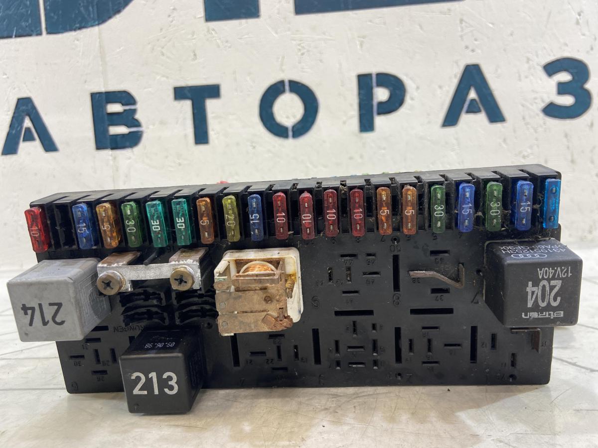 Блок предохранителей 443941822A Audi 80 B3