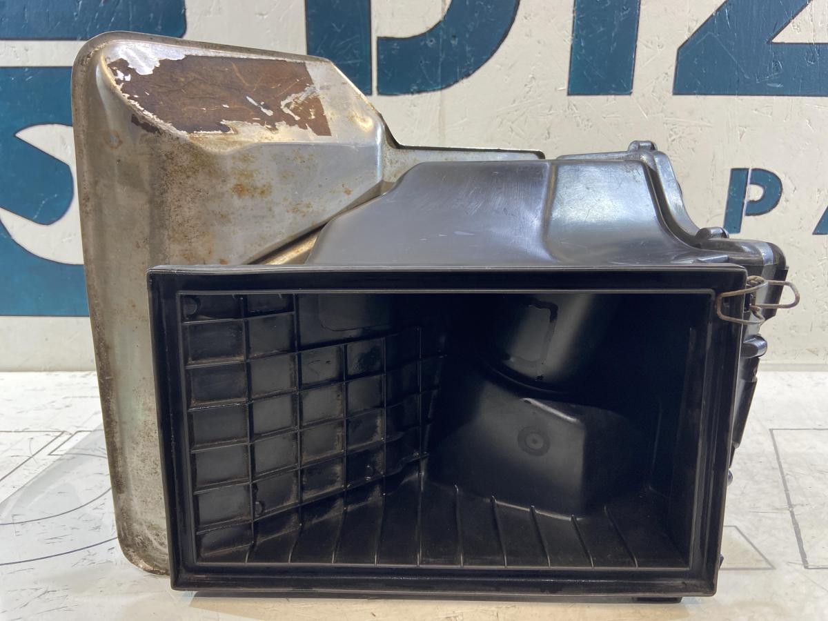 Часть корпус воздушного фильтра 034133837AS 