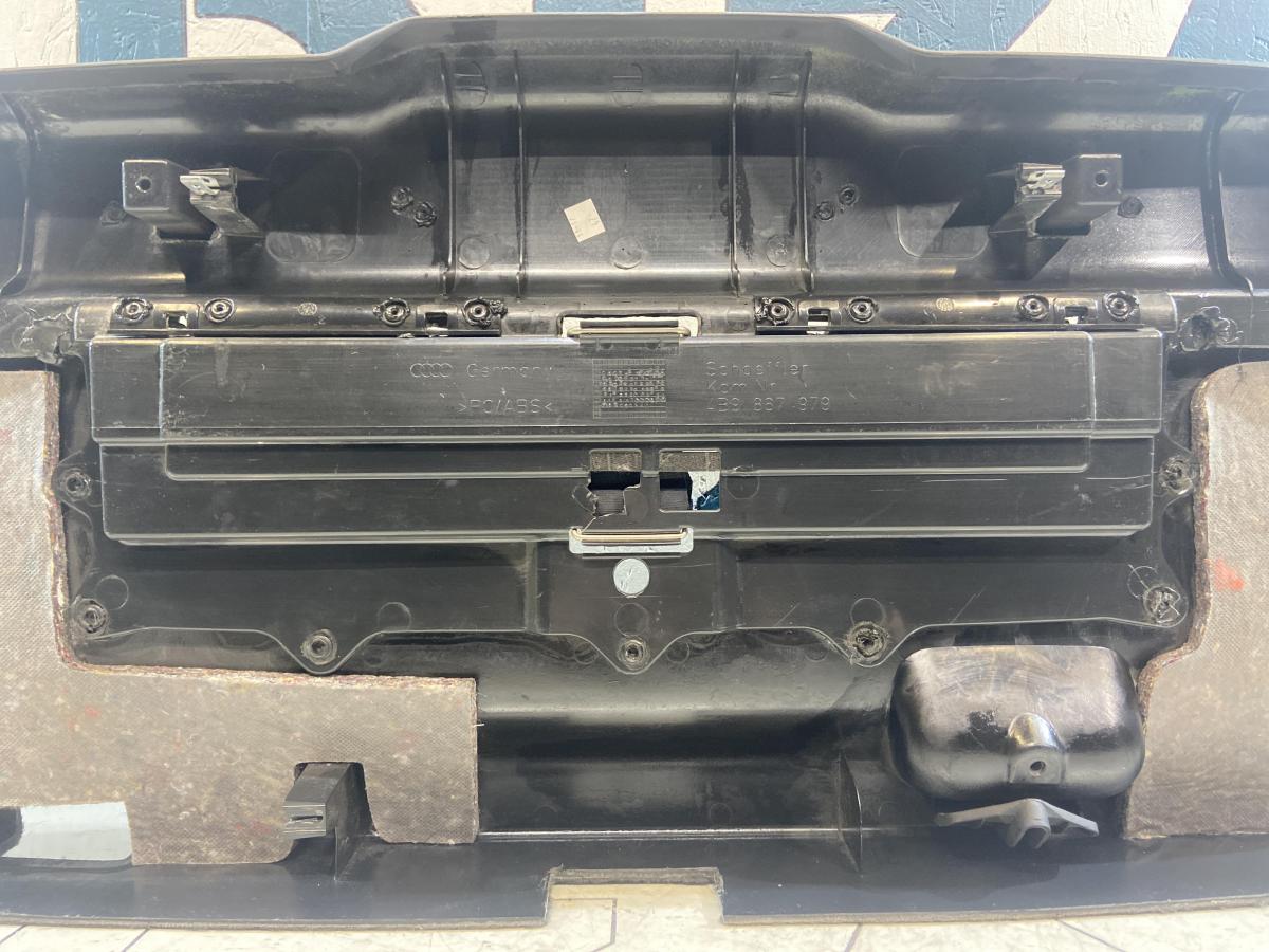 Облицовка крышки багажного отсека 4B9867979 