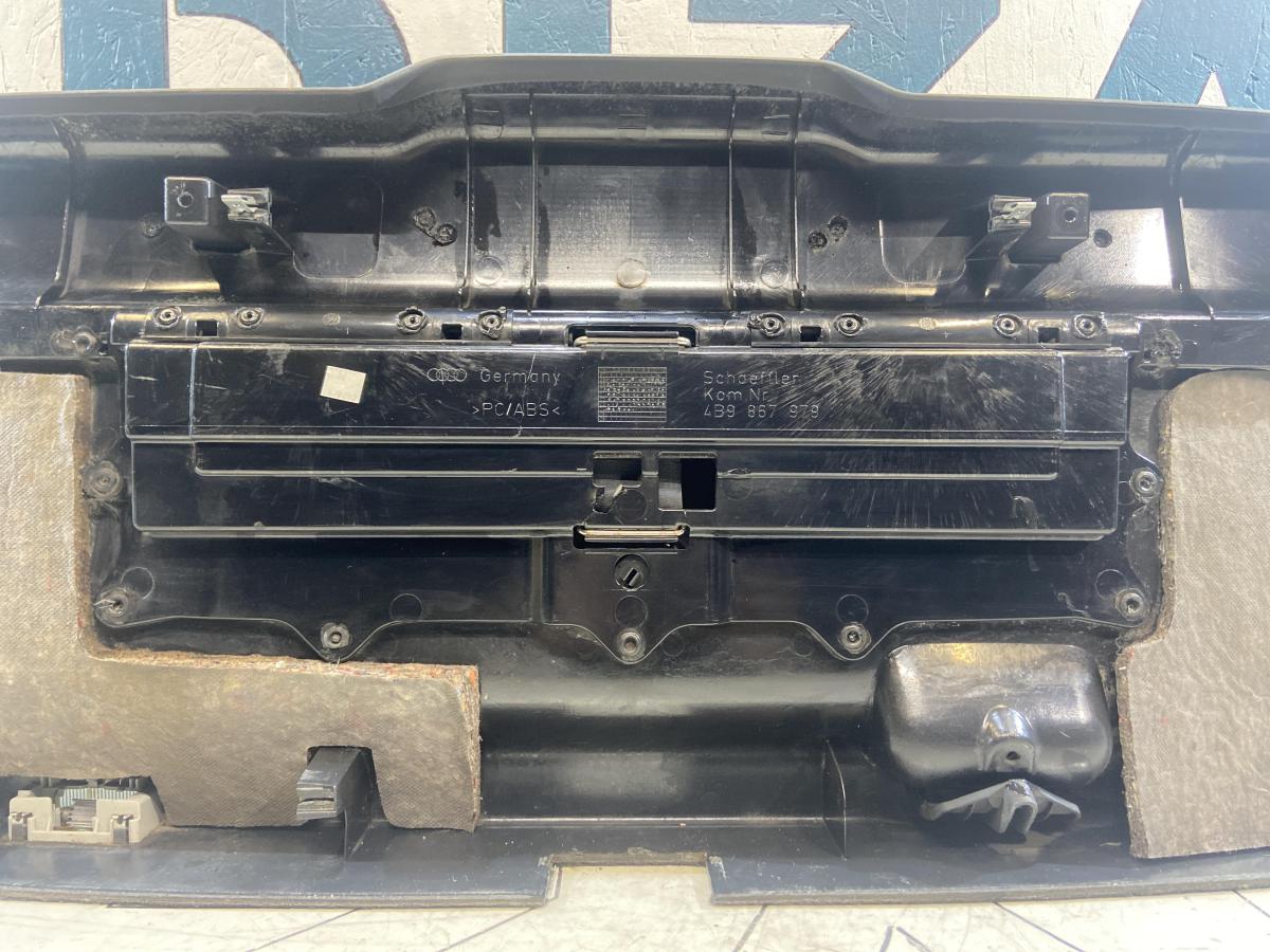 Облицовка крышки багажного отсека 4B9867979 