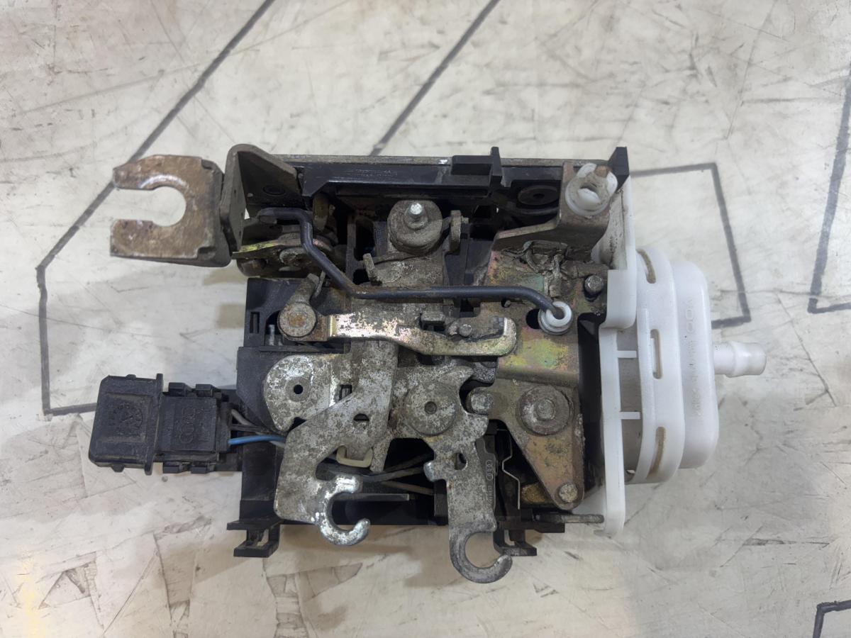 Замок двери передней левой 4A1837015D Audi A6 C4