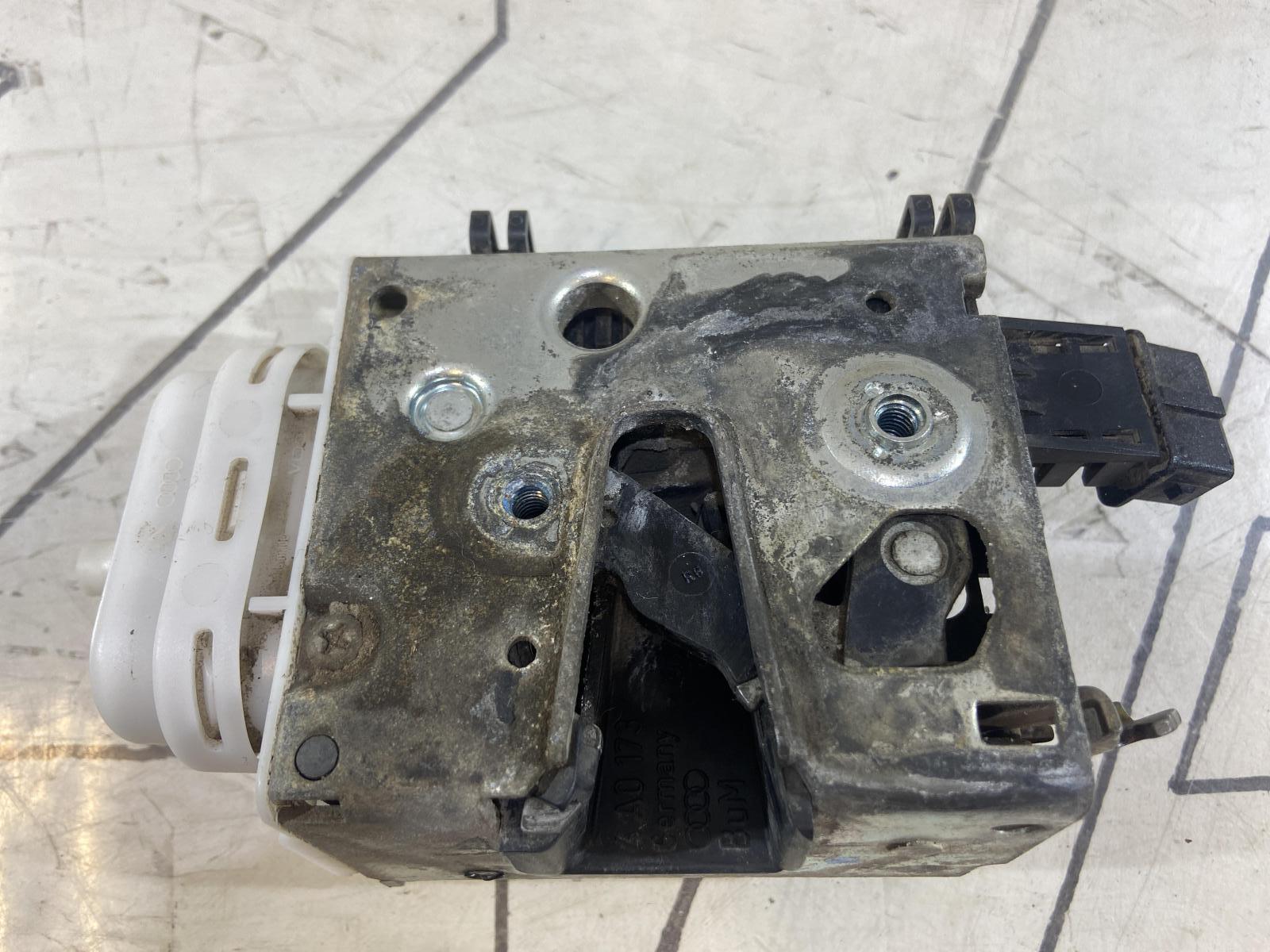 Замок двери передней правой 4A1837016D Audi A6 C4