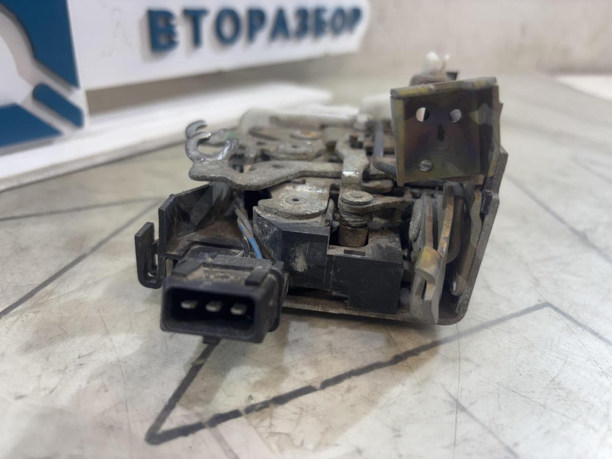 Замок двери передней правой 4A1837016D Audi A6 C4