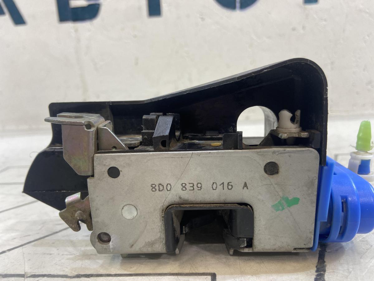 Замок двери задней правой 8D0839016A Audi A4 / А6