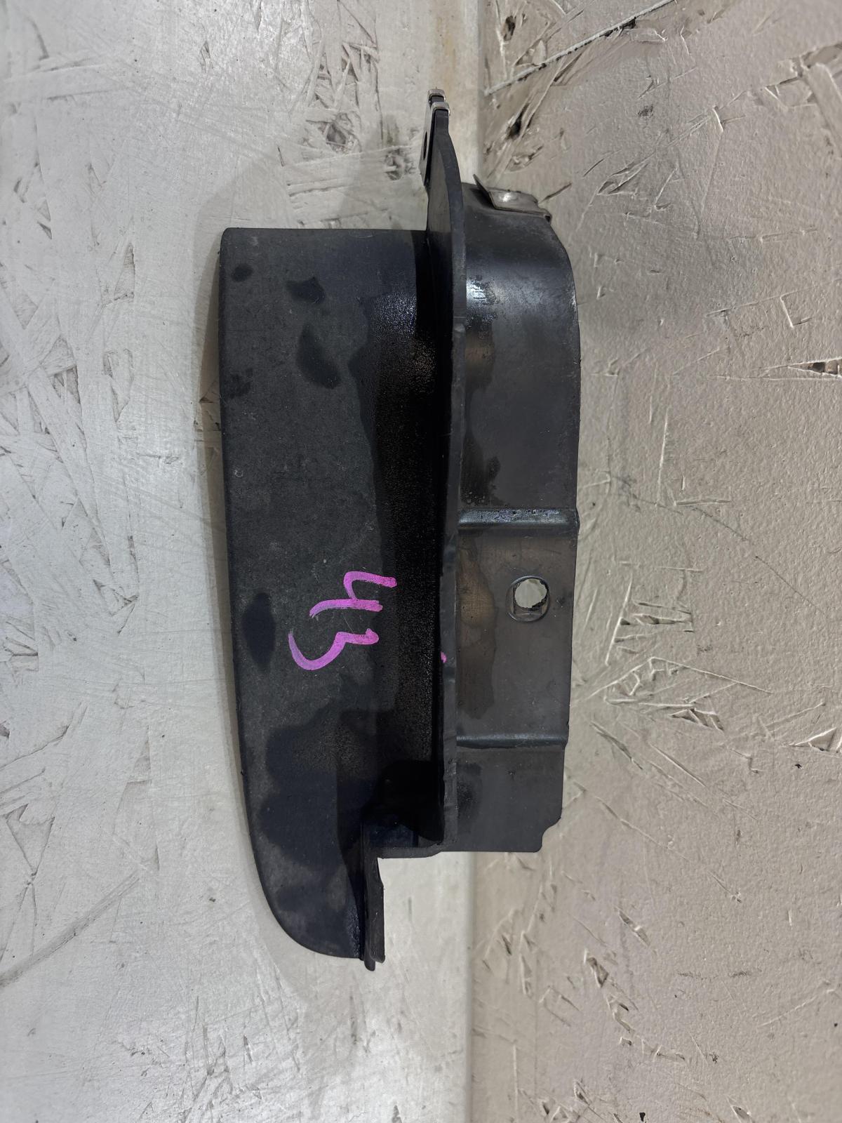 Брызговик 8E0853833 Audi A4 B6