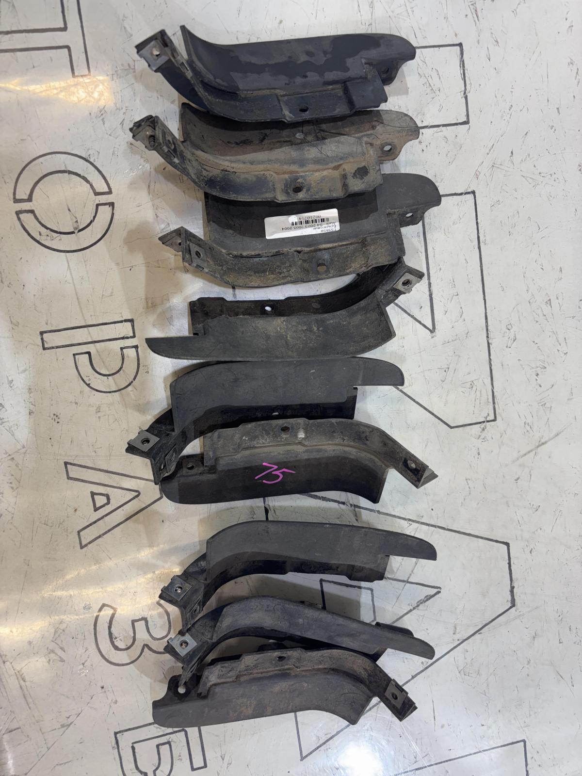 Брызговик 8E0853833 Audi A4 B6