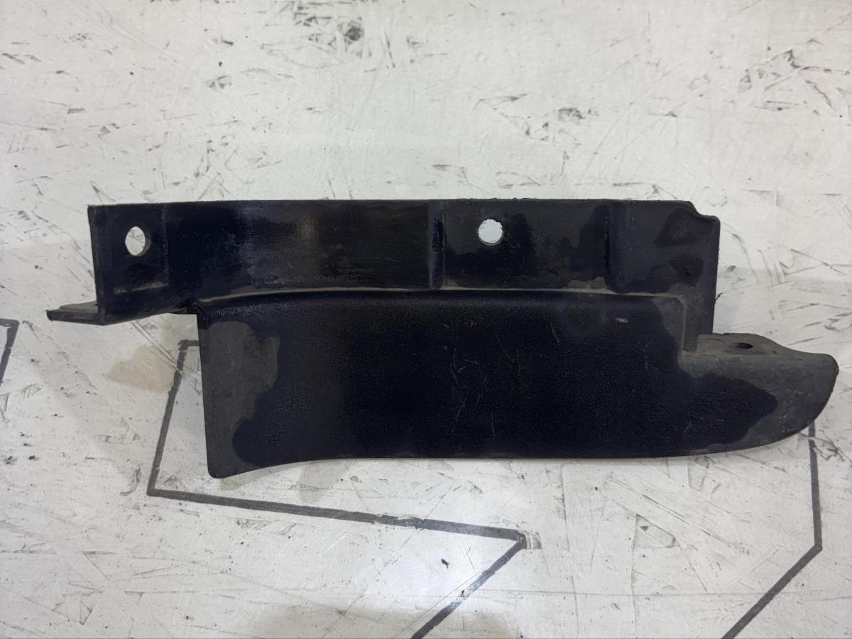 Брызговик правый задний 8E0853834 Audi A4 B6