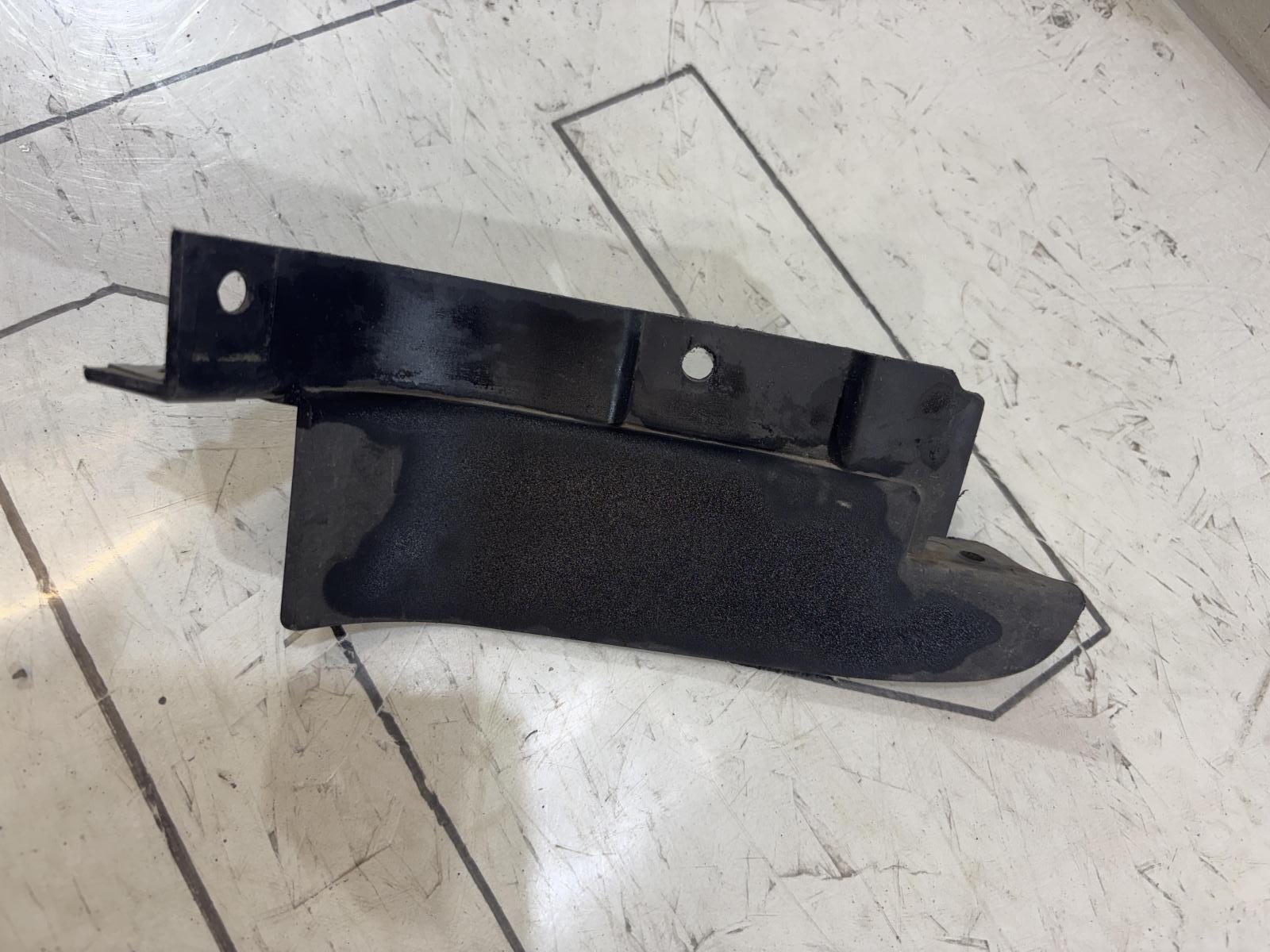 Брызговик правый задний 8E0853834 Audi A4 B6