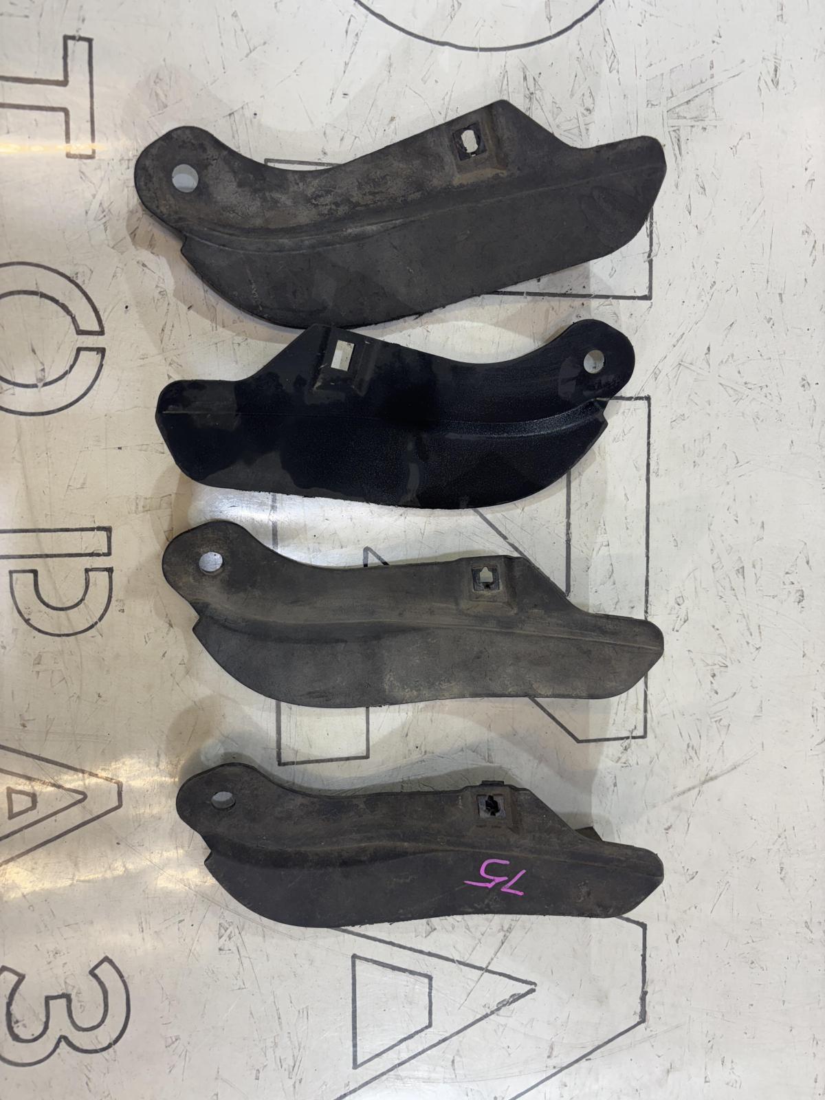 Cпойлер колеса 8E0853888A Audi A4 B6