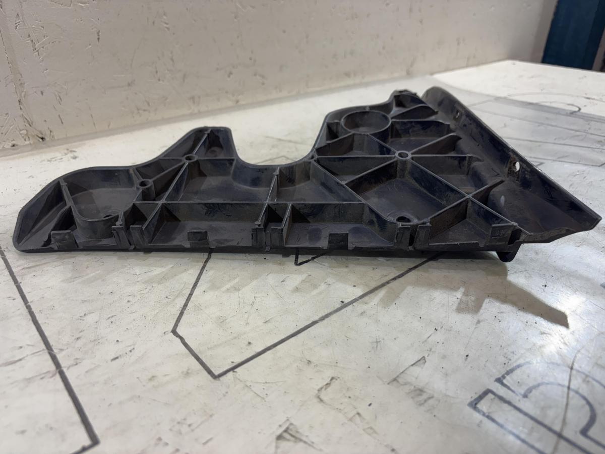 Кронштейн заднего бампера левый 4F5807453 