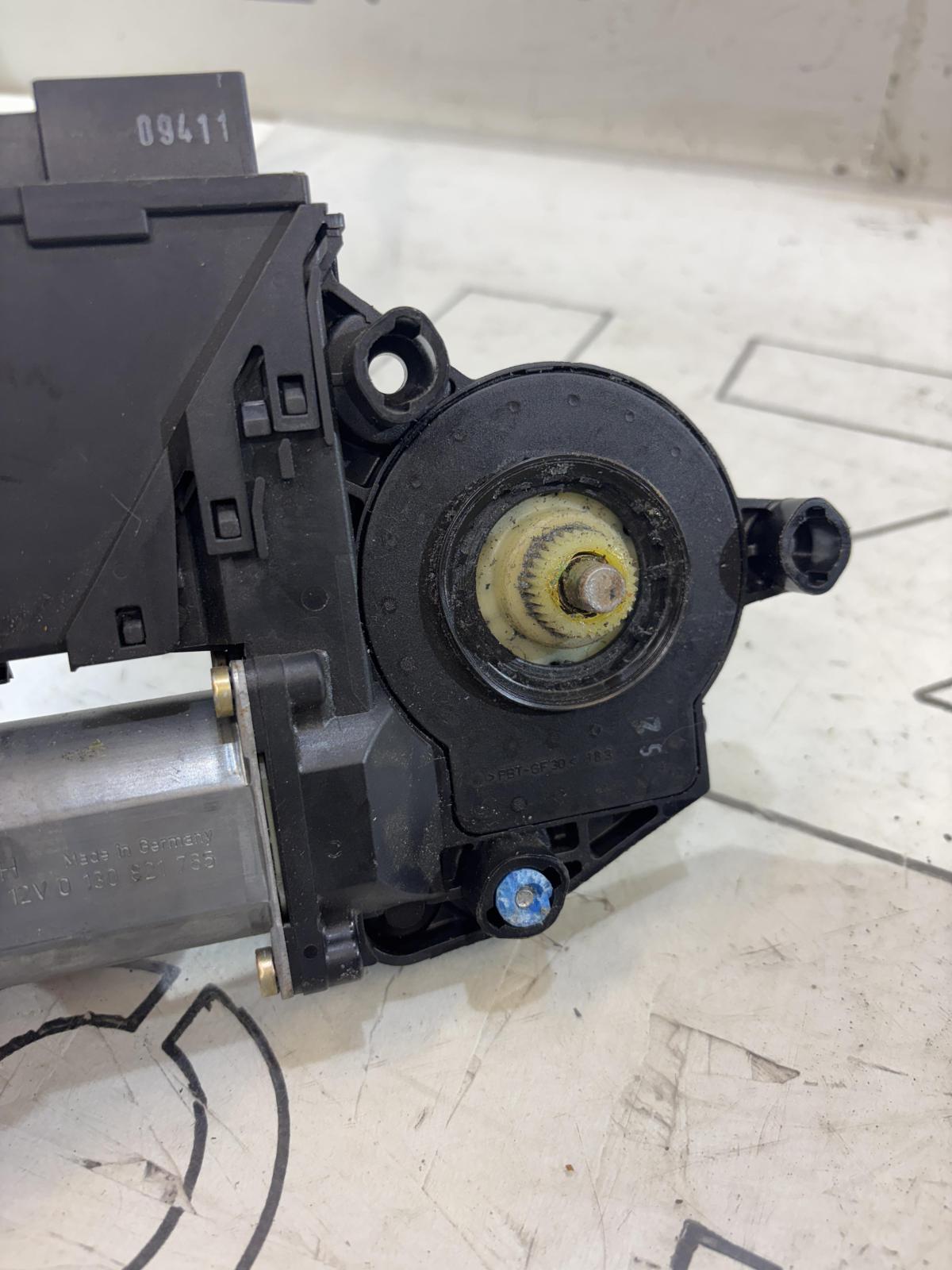 Моторчик стеклоподъемника 8E2959801B Audi A4 B6