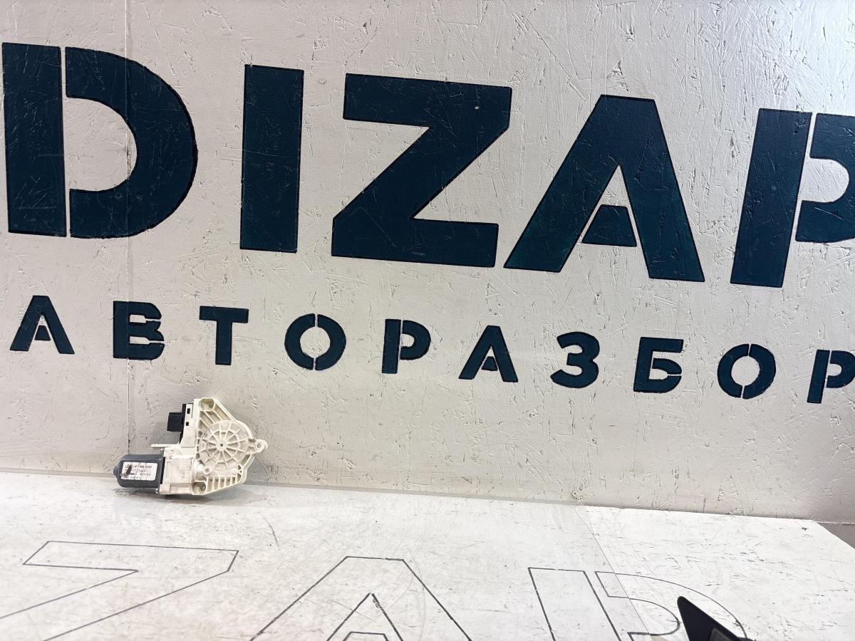 Моторчик стеклоподъемника передний правый 4F0959802D Audi A6 C6 / S6 C6 / RS6 C6