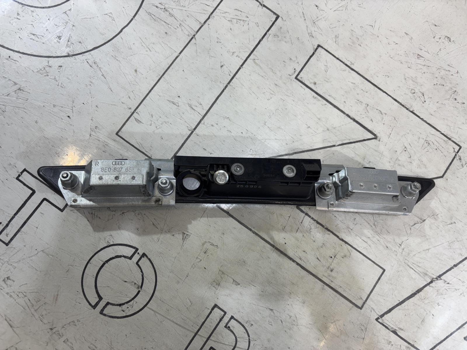 Ручка открывания багажника 8E0827574C Audi A4 B6