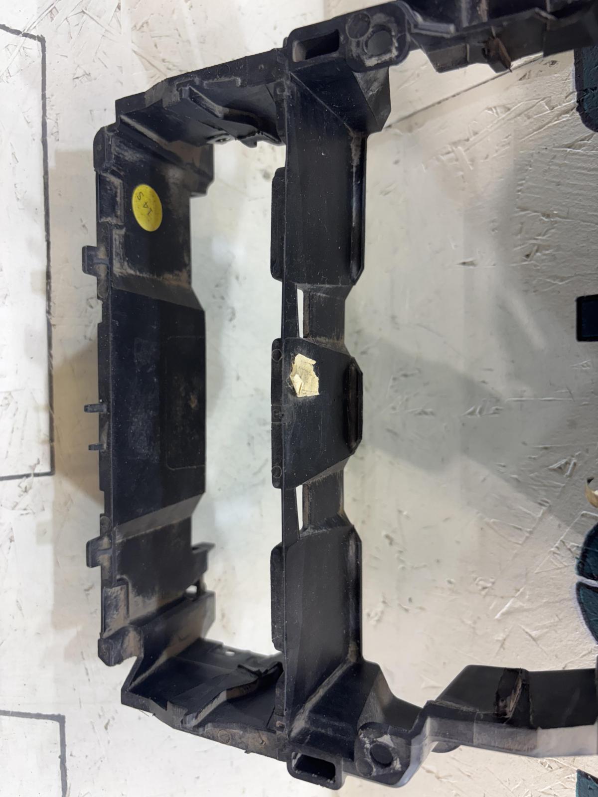 Рамка для дефлекторов средняя 4F1858005A 