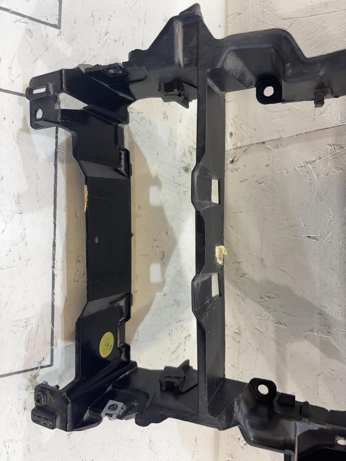 Рамка для дефлекторов средняя 4F1858005A 