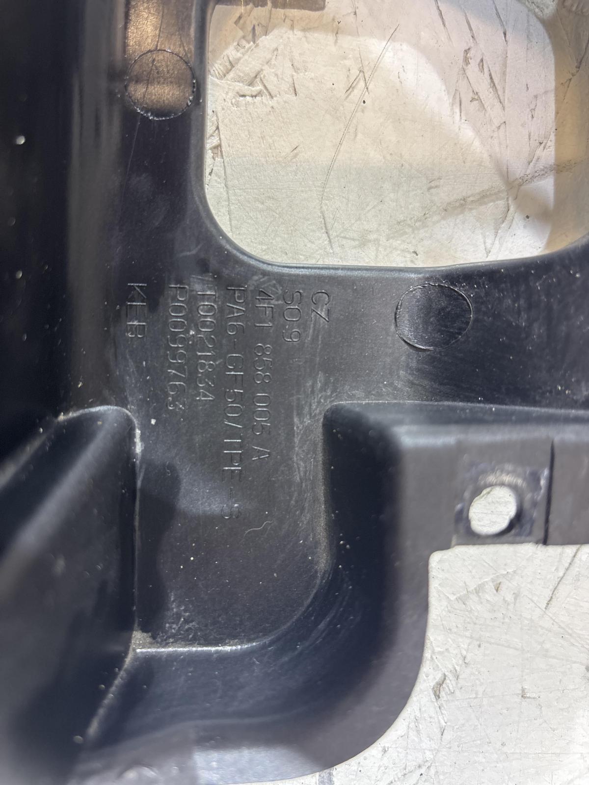 Рамка для дефлекторов средняя 4F1858005A 