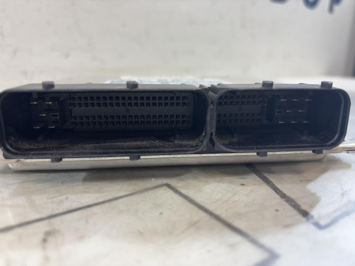 Блок управления двигателем (ДВС) 8E0909557S Audi A4 B6