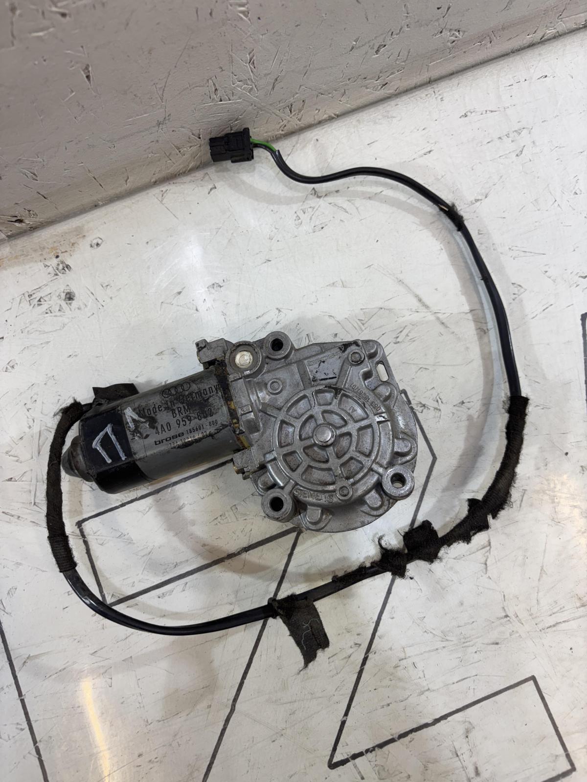 Стеклоподъемник электрический передний правый 4A0959802 Audi A6 C4