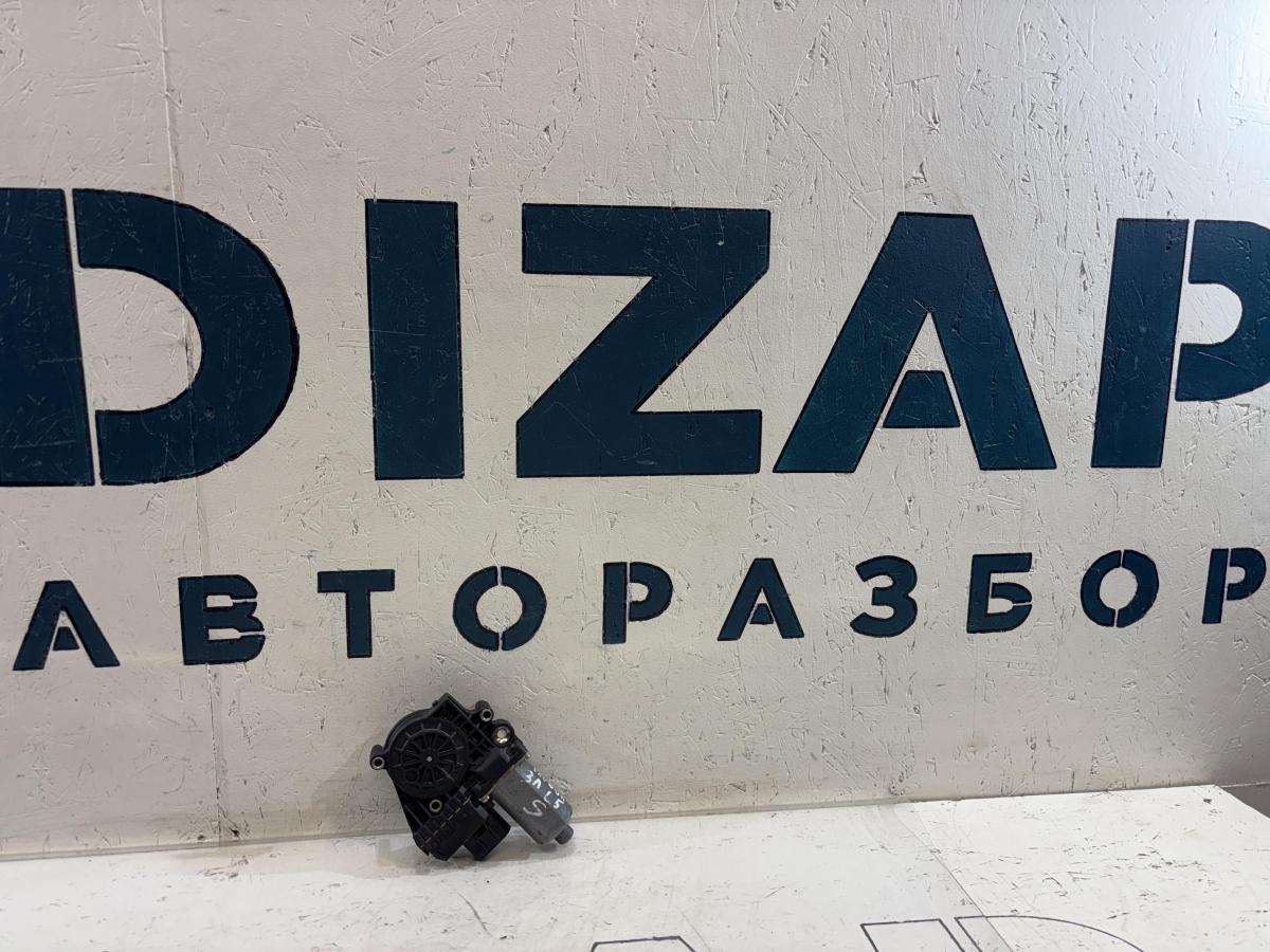 Моторчик заднего левого стеклоподъемника 4B0959801B Audi A6 C5 / A6 C5 Allroad